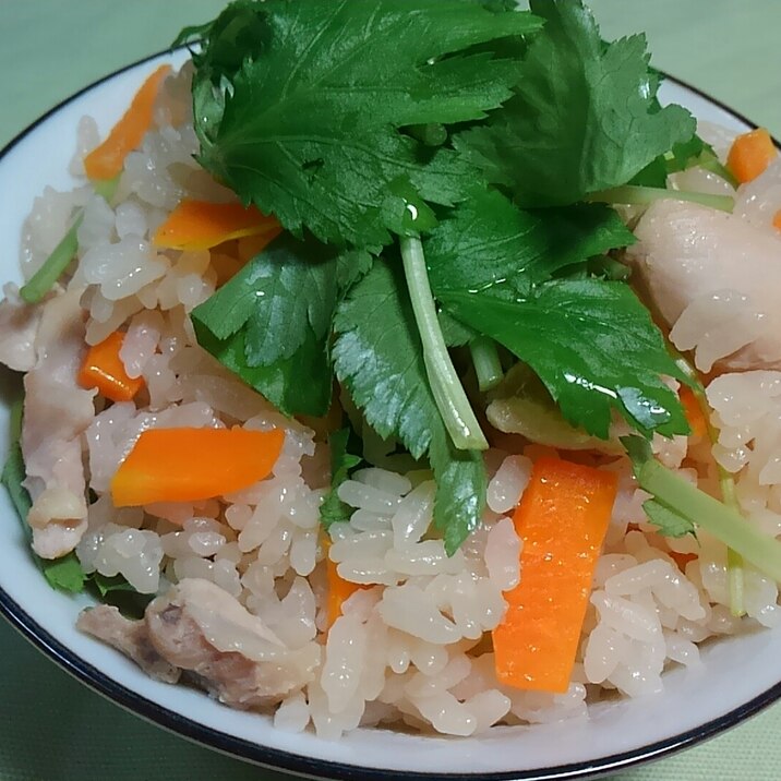 鶏肉と人参と三つ葉の炊き込みご飯 レシピ 作り方 By ミニー7015 楽天レシピ